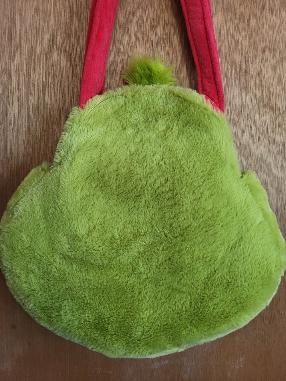 Grinch Bioworld 3D Plush Large Shoulder Bag with Red Strap - Picture 7 of 16